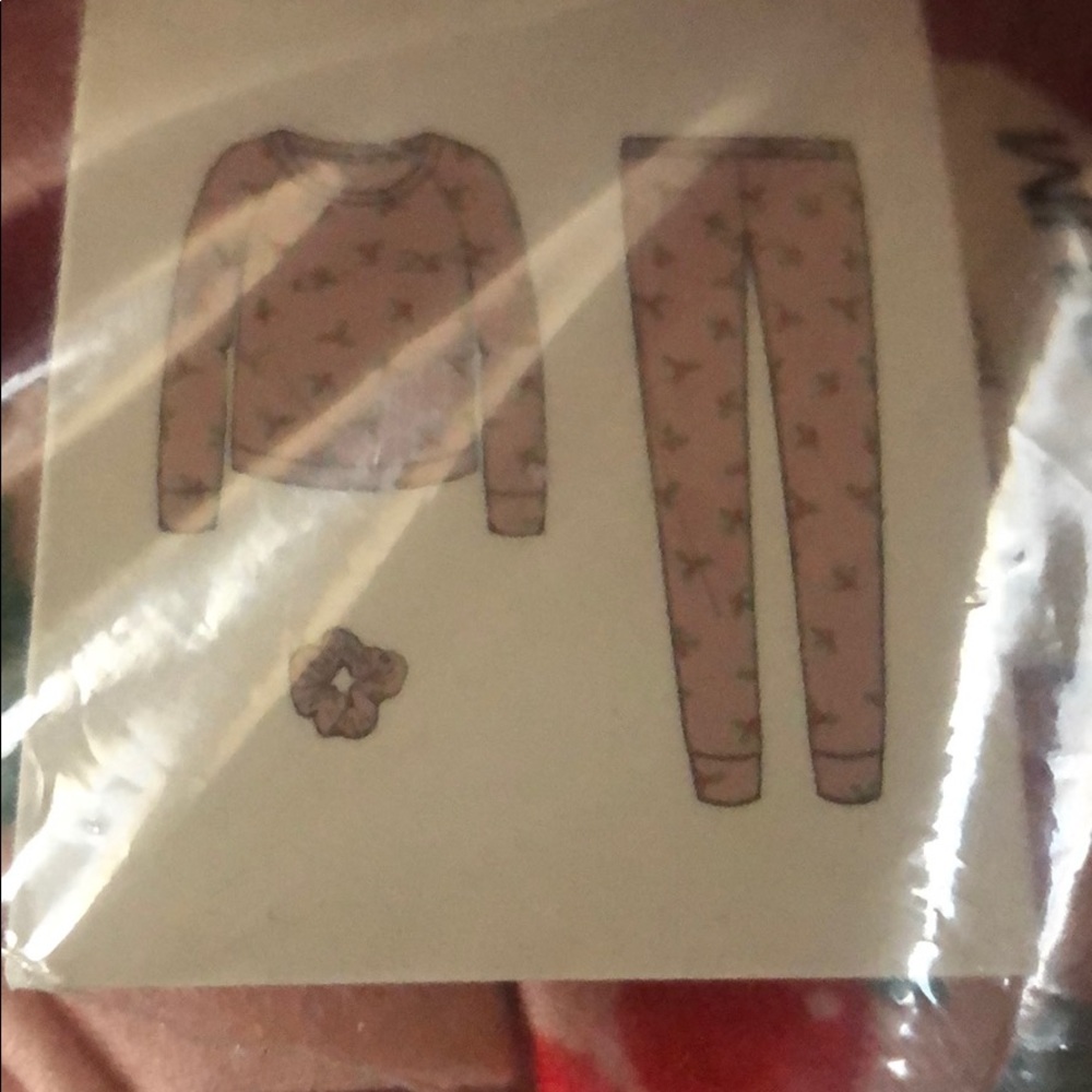 Macy’s Pajama Set!! - Picture 3 of 4